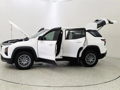 Used 2026 Chevrolet Equinox LT FWD image 8