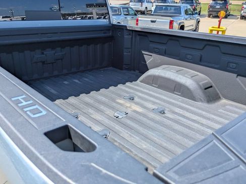 Used 2025 Chevrolet Silverado 2500 High Country w/ High Country Premium Package AWD/4WD image 4