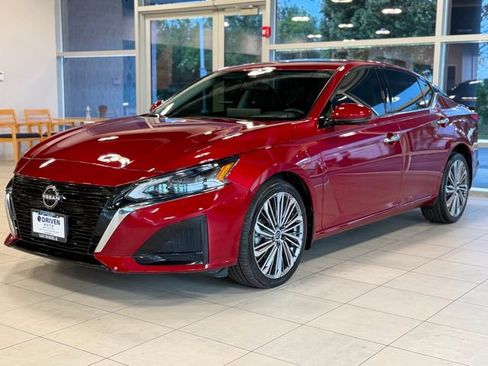 Used 2023 Nissan Altima 2.5 SL AWD/4WD image 3