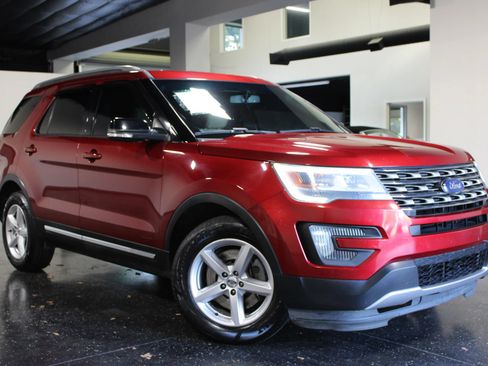 Used 2016 Ford Explorer XLT w/ Equipment Group 201A FWD image 43
