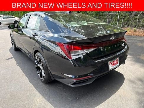 Used 2023 Hyundai Elantra SEL w/ Convenience Package FWD image 3
