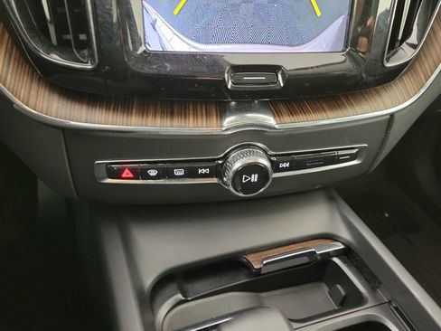 Used 2023 Volvo XC60 B5 Plus w/ Protection Package Premier image 33