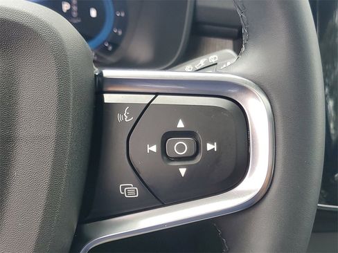 Certified 2023 Volvo XC40 B4 Ultimate w/ Protection Package Premier image 24