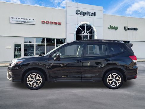 Used 2022 Subaru Forester Premium AWD/4WD image 5