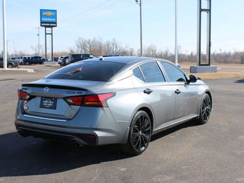 Used 2022 Nissan Altima 2.5 SR w/ Midnight Edition Package image 9