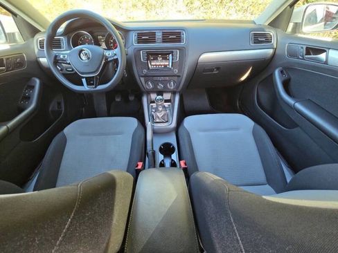 Used 2017 Volkswagen Jetta S image 19