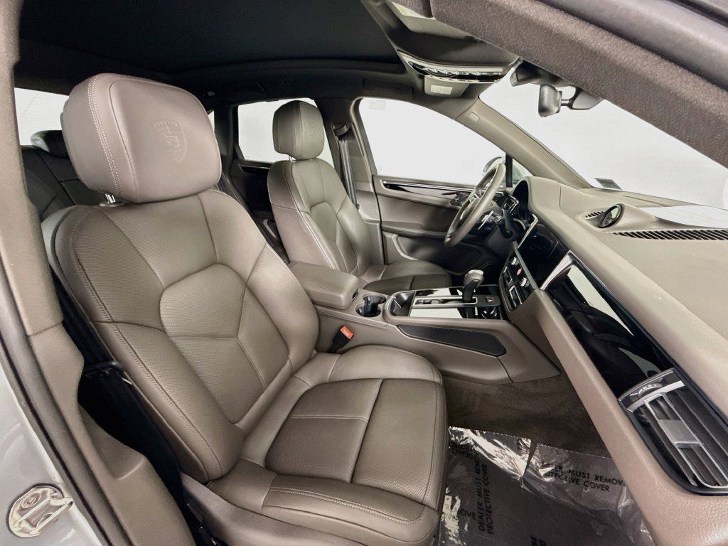 Certified 2026 Porsche Macan AWD/4WD image 28