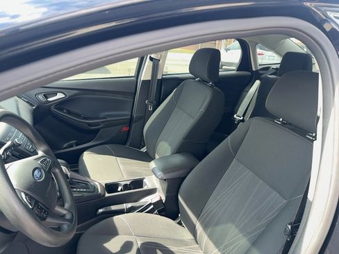 Used 2018 Ford Focus SE w/ SE Appearance Package image 16