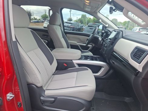 Used 2024 Nissan Titan SV w/ SV Convenience Package AWD/4WD image 21
