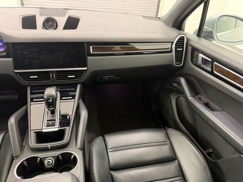 Certified 2023 Porsche Cayenne AWD/4WD image 30