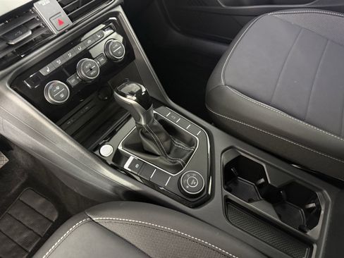 Used 2024 Volkswagen Taos SE w/ Panoramic Sunroof Package image 13