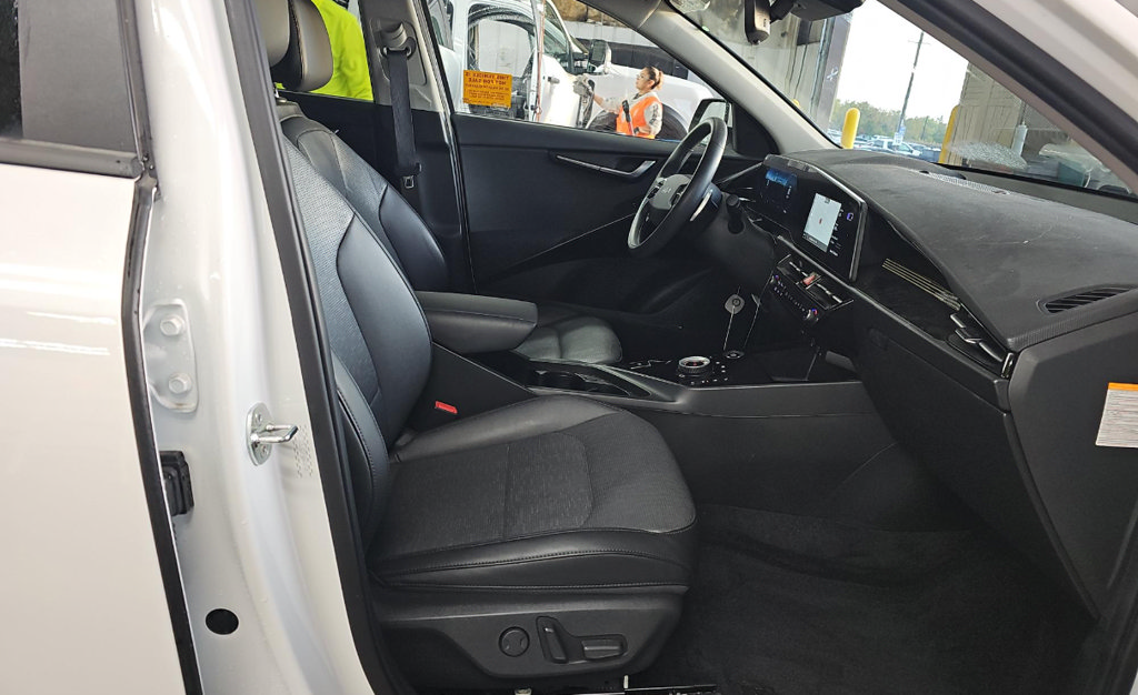 Used 2023 Kia Niro Wave w/ Wave Preserve Package FWD image 11