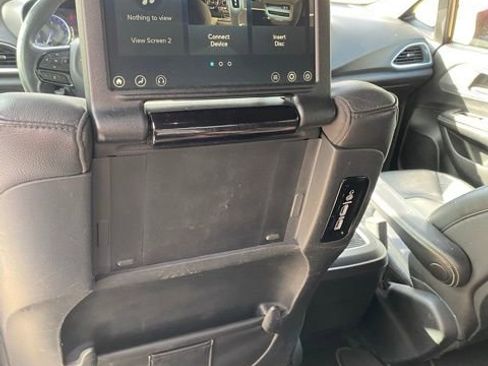 Used 2018 Chrysler Pacifica Touring-L Plus image 11