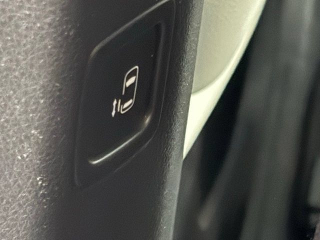 Used 2024 Kia Carnival LX FWD image 14
