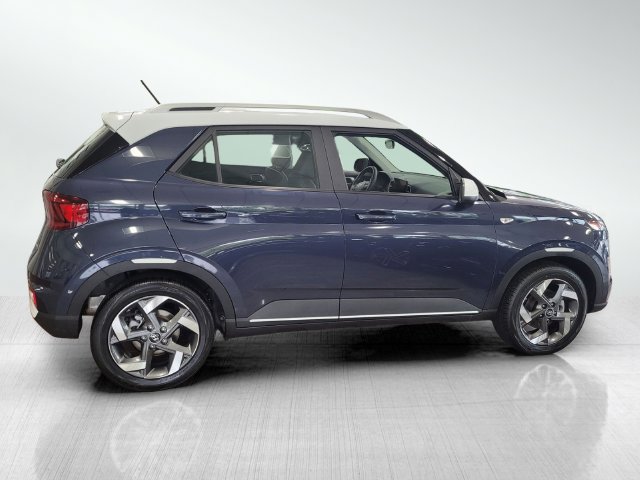 Used 2025 Hyundai Venue Limited FWD image 4