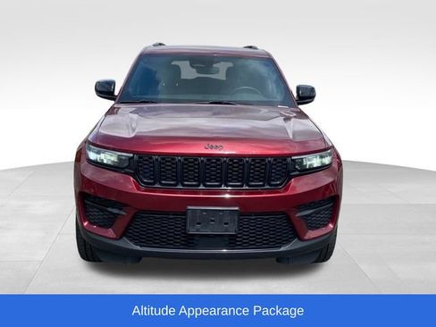 Used 2023 Jeep Grand Cherokee Altitude AWD/4WD image 2