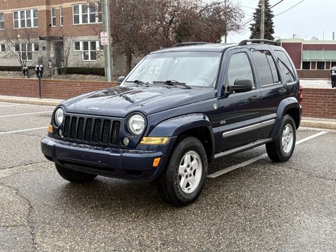 Used 2006 Jeep Liberty Sport image 2