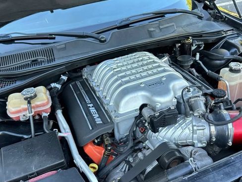 Used 2015 Dodge Challenger SRT Hellcat RWD image 10