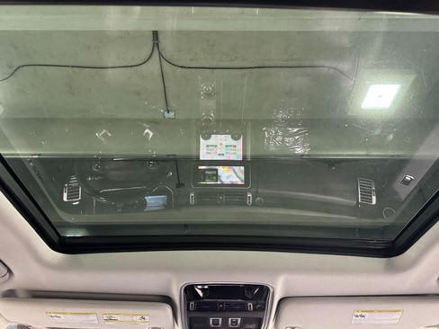 Used 2018 Land Rover Range Rover HSE image 12