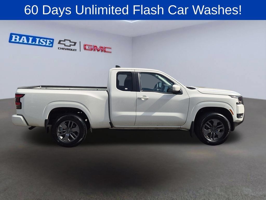 Used 2025 Nissan Frontier SV AWD/4WD image 2