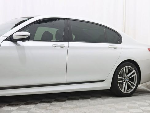 Used 2019 BMW 750i xDrive w/ M Sport Package image 3