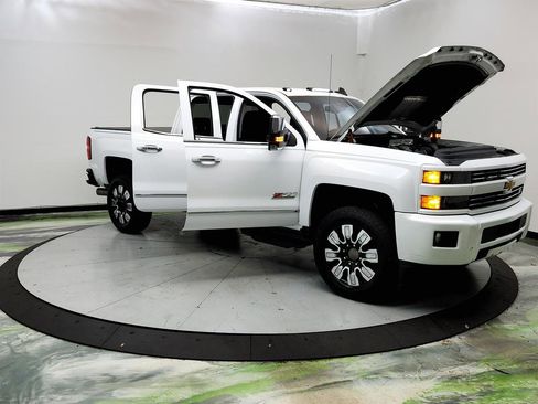 Used 2019 Chevrolet Silverado 2500 LTZ w/ Duramax Plus Package AWD/4WD image 10