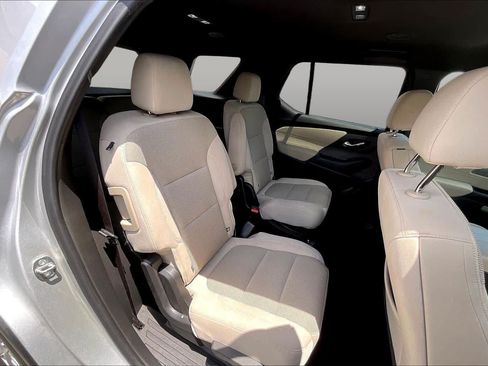 Used 2022 Chevrolet Traverse LT FWD image 26