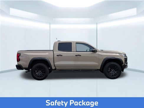 Used 2024 Chevrolet Colorado Trail Boss w/ Advanced Trailering Package AWD/4WD image 8