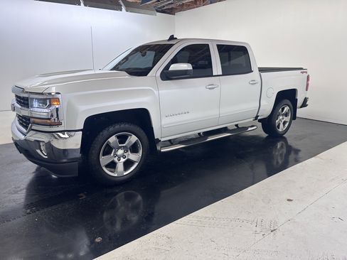 Used 2018 Chevrolet Silverado 1500 LT w/ All Star Edition image 9
