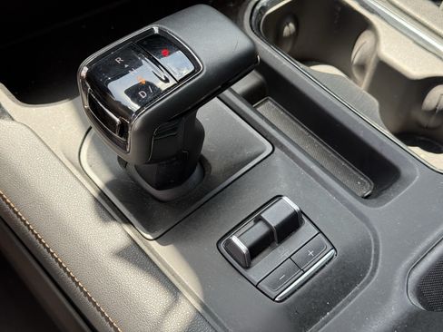 Used 2024 GMC Sierra 1500 AT4 w/ Technology Package AWD/4WD image 25