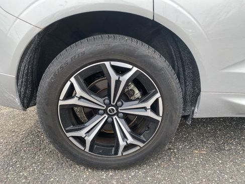 Used 2022 Volvo XC60 B5 Momentum w/ Climate Package image 10