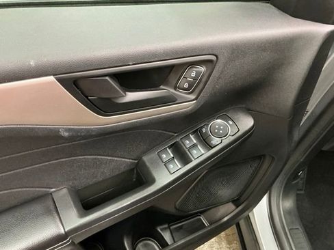 Used 2022 Ford Escape SE FWD image 15