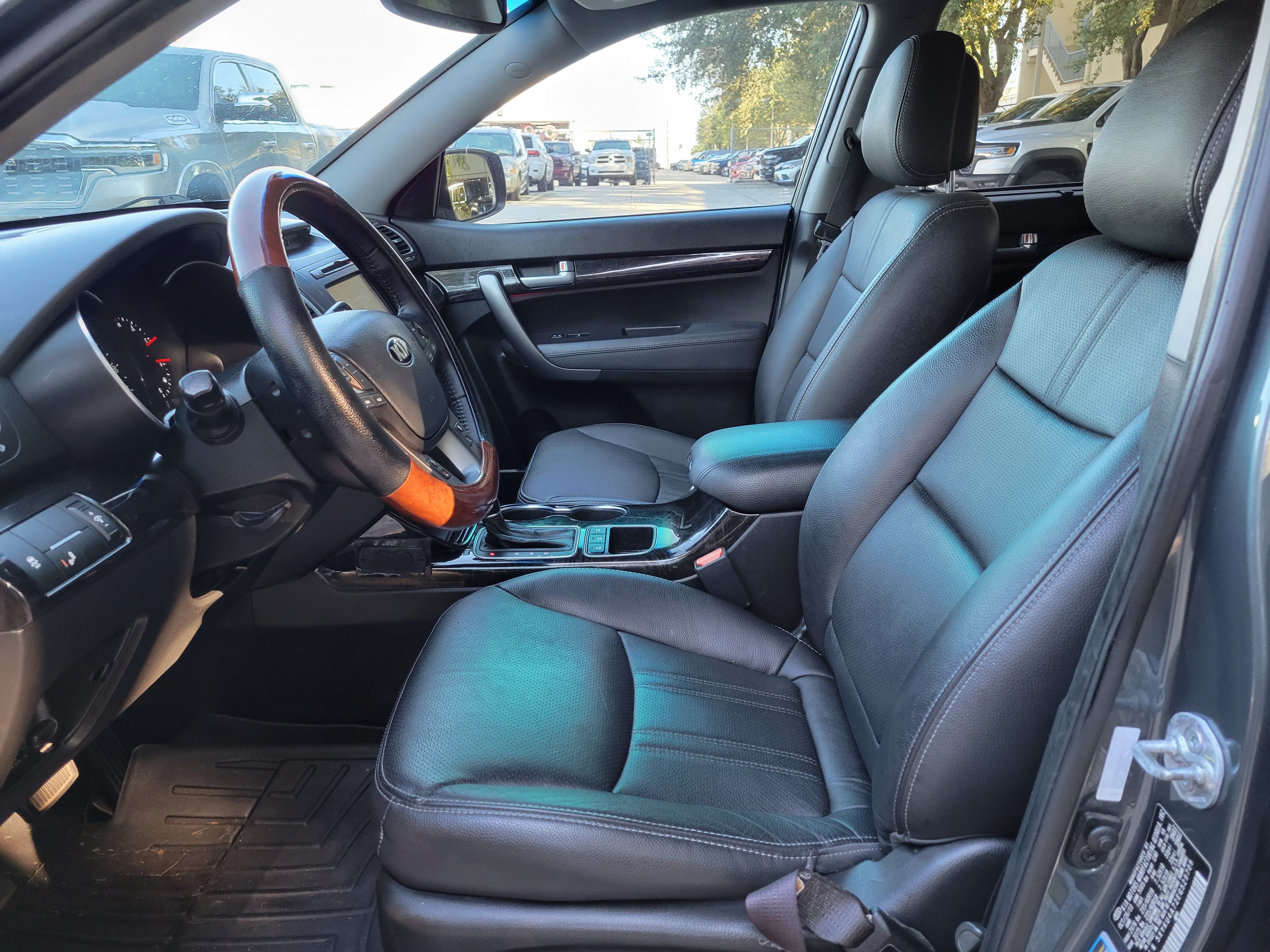 Used 2014 Kia Sorento EX w/ EX V6 Touring Package FWD image 19