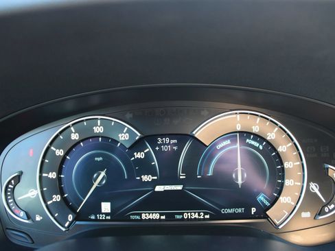 Used 2019 BMW 530e w/ Premium Package RWD image 27
