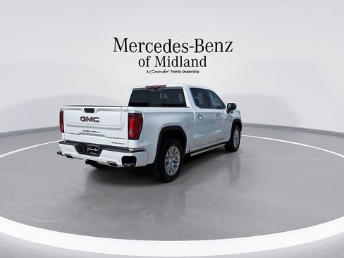 Used 2023 GMC Sierra 1500 Denali w/ Technology Package AWD/4WD image 8