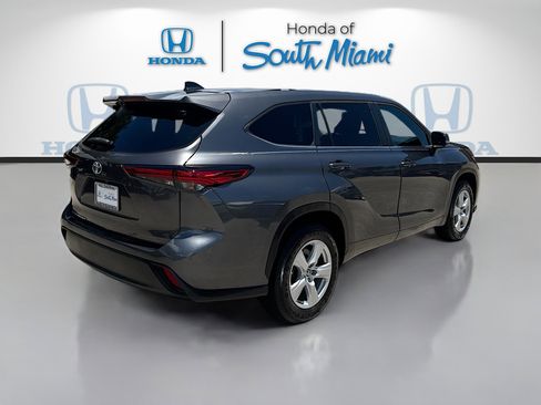 Used 2023 Toyota Highlander L FWD image 7