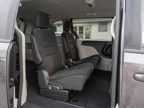 Used 2018 Dodge Grand Caravan SE w/ UConnect Hands-Free Group FWD image 28