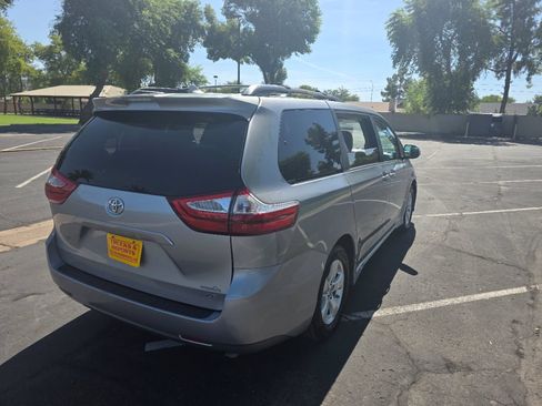 Used 2018 Toyota Sienna LE FWD image 8