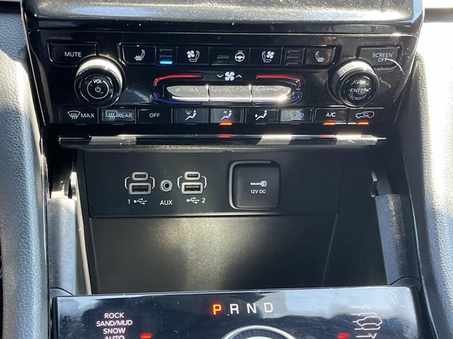 Used 2023 Jeep Grand Cherokee Summit AWD/4WD image 39