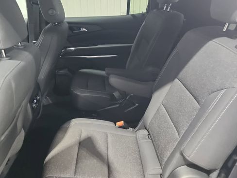 Used 2025 Chevrolet Traverse LT image 30