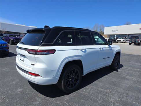 New 2026 Jeep Grand Cherokee Summit AWD/4WD image 3