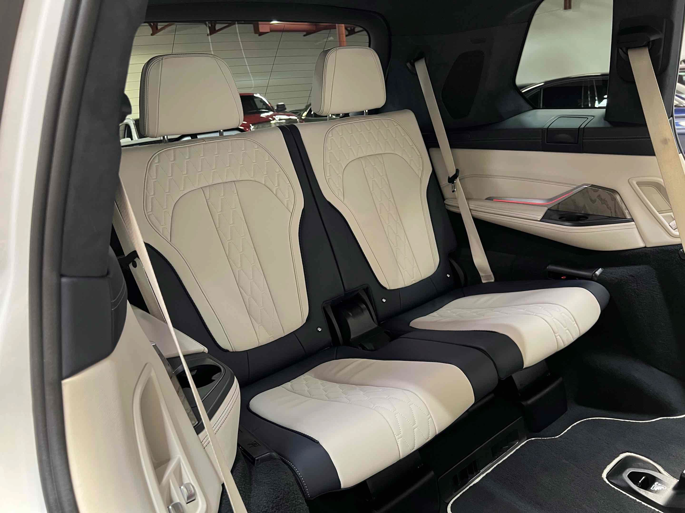 Used 2020 BMW X7 xDrive40i w/ Premium Package AWD/4WD image 51