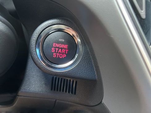 Used 2024 Subaru Crosstrek 2.0i Premium image 32