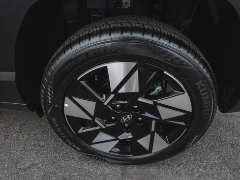 Used 2025 Hyundai Kona SEL image 8