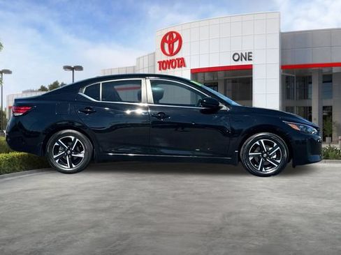 Used 2024 Nissan Sentra SV FWD image 3