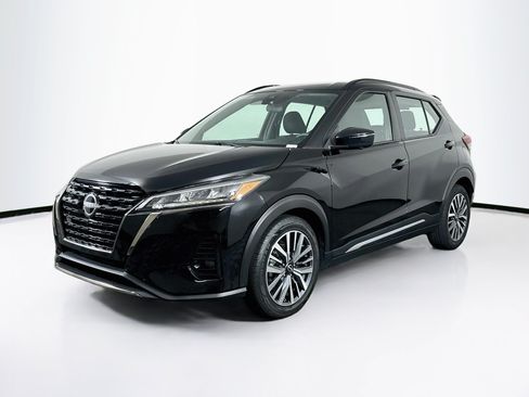 Used 2024 Nissan Kicks SR FWD image 3