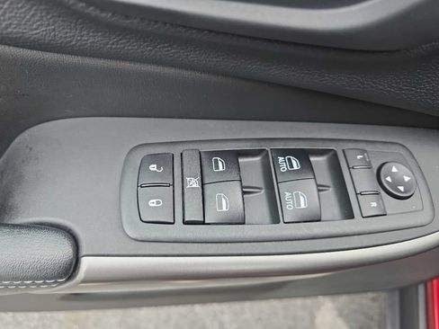 Used 2019 Jeep Cherokee Latitude Plus w/ Cold Weather Group AWD/4WD image 18