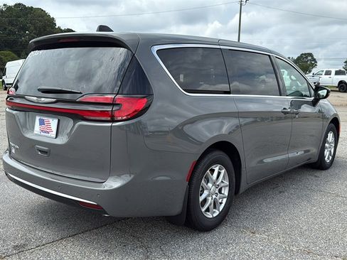 New 2025 Chrysler Pacifica Select image 7