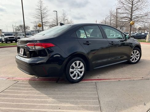 Used 2025 Toyota Corolla LE image 6