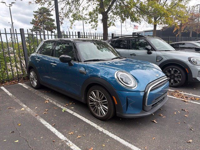 Used 2024 MINI Cooper 4-Door Hardtop FWD image 3